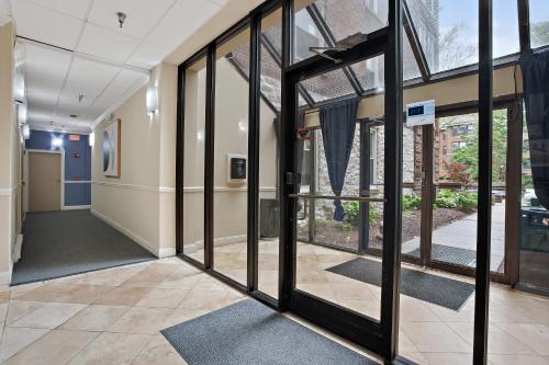 Vibrant Pad next to ForestPark/BJC/WashU in Maryland Heights, USA
