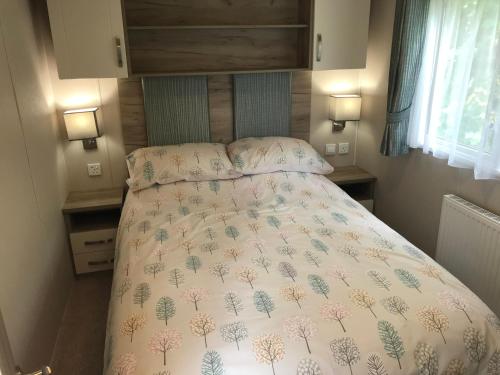 Luxury 3 Bedroom Caravan MC37, Shanklin, Isle of Wight in Lake South