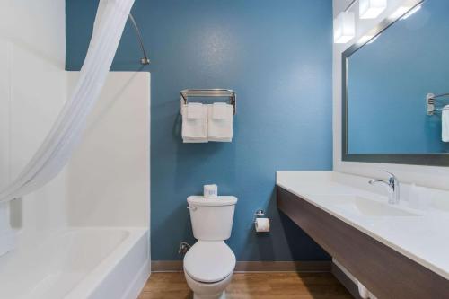 Bathroom, WoodSpring Suites Tamarac near Sawgrass Mills Center