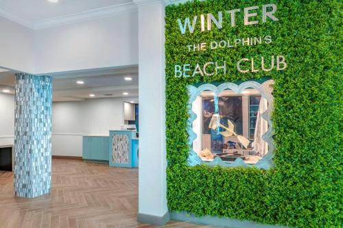 Winter the Dolphins Beach Club, Ascend Hotel Collection