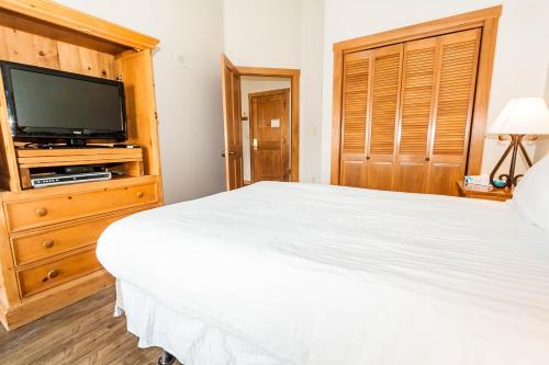 Arapahoe Lodge by Summit County Mountain Retreats thumb 2