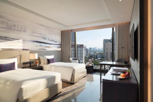 Executive Room image 2