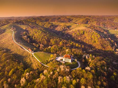 ที่เที่ยวใกล้ที่พัก, Genius Guest Unique Banovci Apartment in บานอฟชี