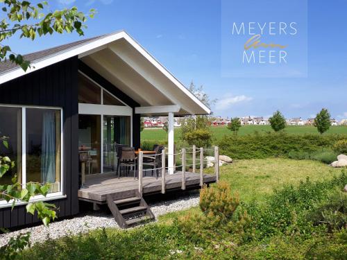 Schwarzes Holzferienhaus mit Sauna - L I E B L I N G S P L A T Z - an der Ostsee, Zierow bei Wismar, Strand 500m, alles inklusive