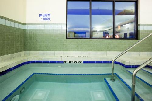 Holiday Inn Express & Suites Madison-Verona, an IHG Hotel