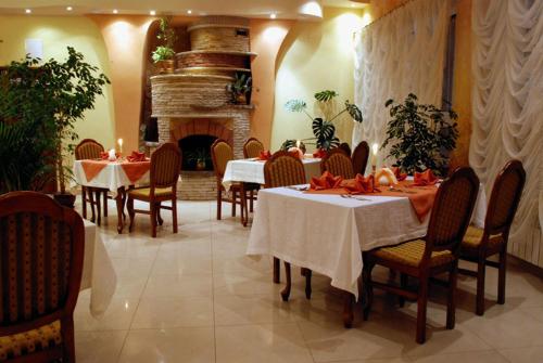 Restaurace, Secession Hotel in Leczna