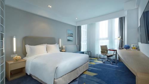 Standard Queen Room image 10