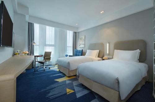 Standard Twin Room image 4