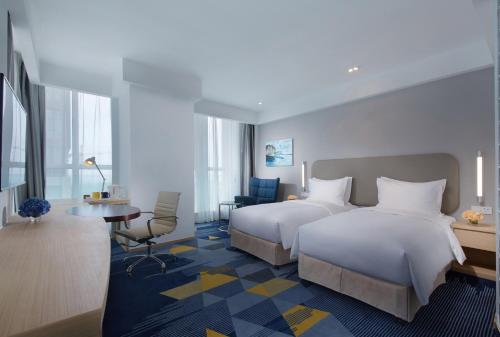 Superior Twin Room image 7
