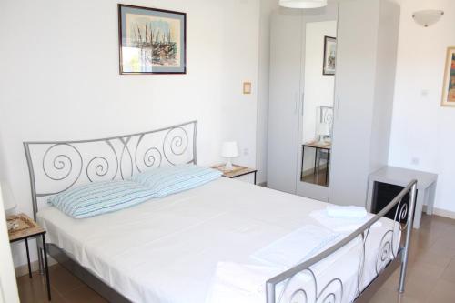 2 bedrooms, 3 beds