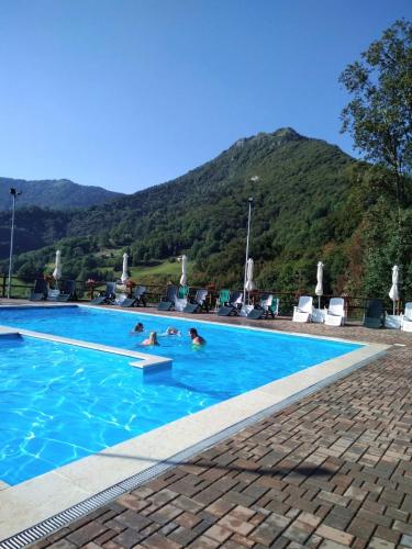 Swimming pool, Residence La Pineta in Serina