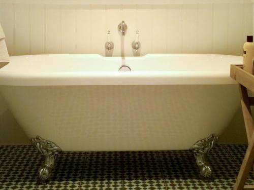 The Green Man Boutique Hotel - image 8
