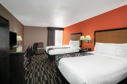 2 double beds