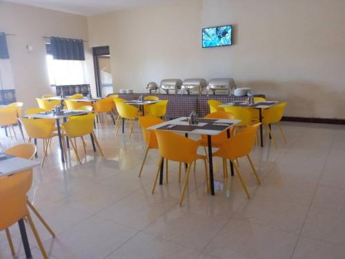 Ruoka ja Juomat, Range Lands Hotel in Moroto