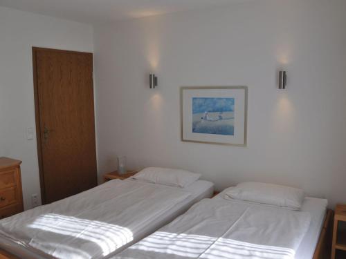 1 queen bed, 1 sofa bed
