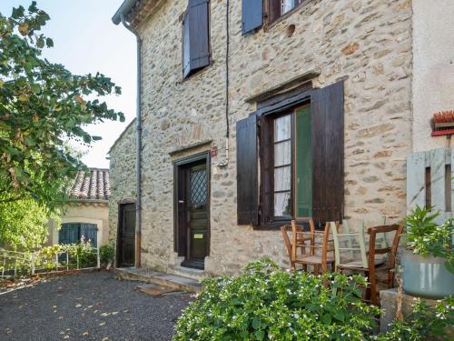 Timeless Holiday Home in Massaguel with Patio gîte à louer Forêt de la Vialette