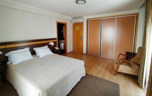 2 twin beds