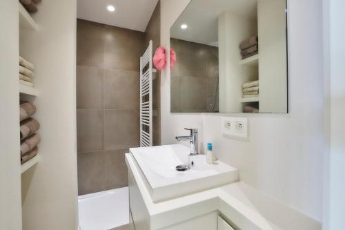 Lichtrijk luxe-appartement op toplocatie in Knokke-Heist - image 7