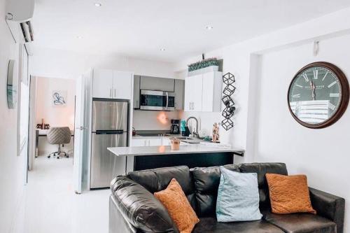 Luxe N Cozy 2BR Isla Verde Apt with KingBed+AC+WiFi
