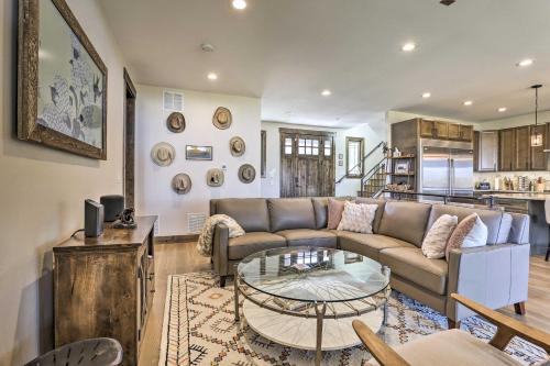 Luxury Mtn Retreat with Hot Tub 20 Mi to RMNP! - main image
