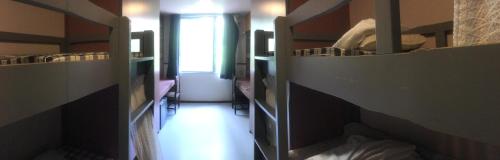 2 twin beds