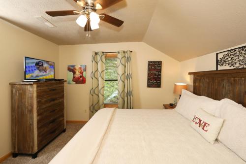 529 Reba Cabin - image 3