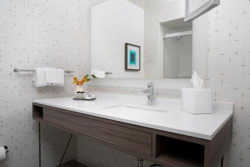 266978090 Crowne Plaza Atlanta Perimeter at Ravinia by IHG