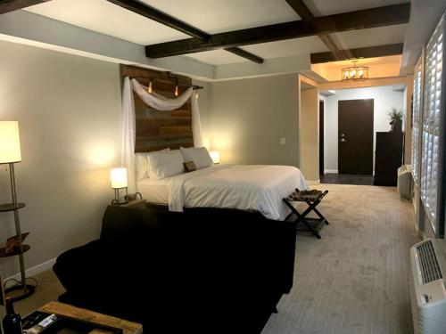Cedar Stables Inn & Suites in Sandusky, USA