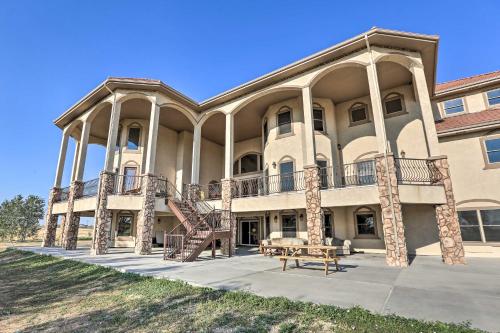 Luxury Hudson Home Mountain View, 30 Mi to Denver