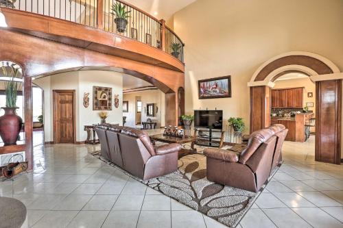 Luxury Hudson Home Mountain View, 30 Mi to Denver