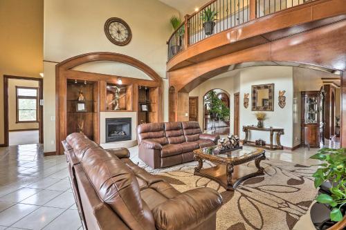 Luxury Hudson Home Mountain View, 30 Mi to Denver