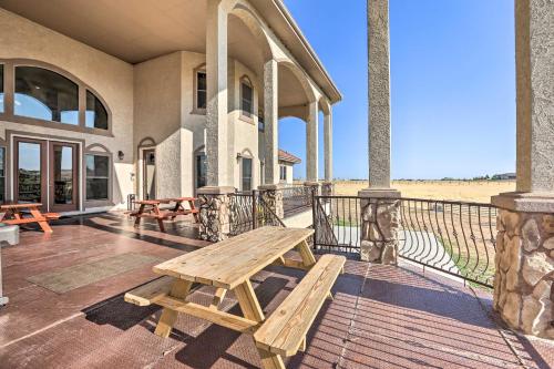 10 Mi to Barr Lake State Park: Home w/ Mtn Views in Hudson (CO)