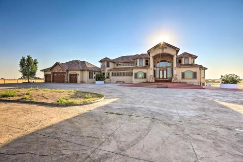 Luxury Hudson Home Mountain View, 30 Mi to Denver