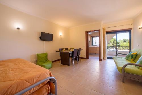  Salgados, Ferienwohnung in Guia