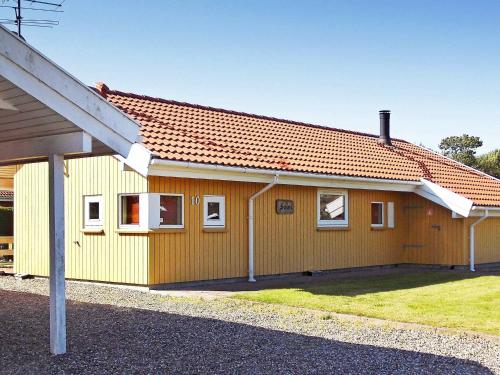Three-Bedroom Holiday home in Juelsminde 13 - image 2