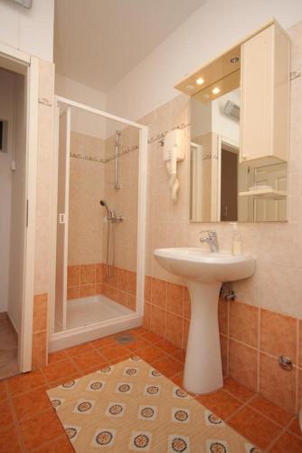 Apartments and rooms with WiFi Vrsar Porec - 3007 - image 6