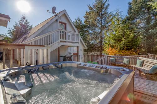 Wildflower Cottage - Lincoln Beach, OR