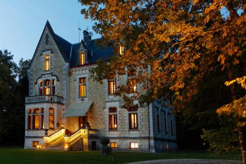 Château La Thuilière - Accommodation - Saint-Front-de-Pradoux