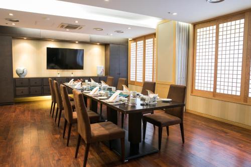 Restaurant, [Agoda Pick] Commodore Hotel in Busan