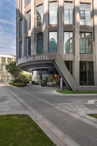 Mercure Shanghai Hongqiao Railway Station in Hongqiao Airport and National Convention Center