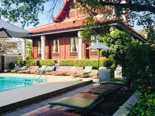 Swimming pool, Indra Regent Hotel in Pratunam