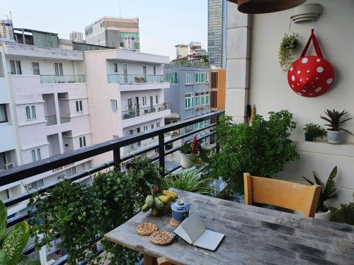 Studio with Balcony image 2