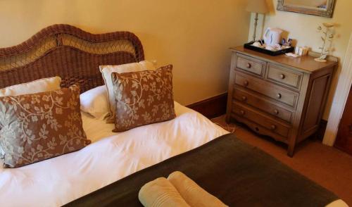 Kearsney Manor Kearsney Manor is conveniently located in the popular Umhlanga Rocks area. The property features a wide range of facilities to make your stay a pleasant experience. Free Wi-Fi in all rooms, shrine, da