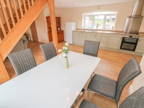 Woodpecker Barn in Pontyclun