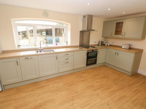 Woodpecker Barn in Pontyclun