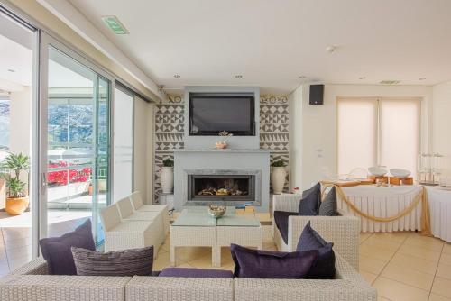 餐廳, Almiriki Chios Rooms & Apartments in 普拉卡