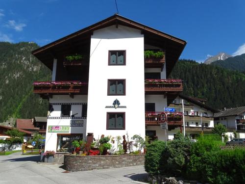 Appartementhaus Mayrhofen by PiaundDirk