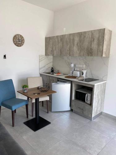 ElleNapa Apts & Studios 4