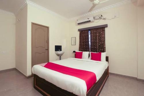 HOTEL DAMODAR INN