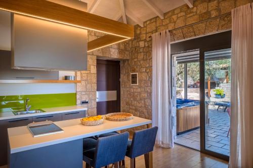 Anthemion Suites and Villas in Mountainside